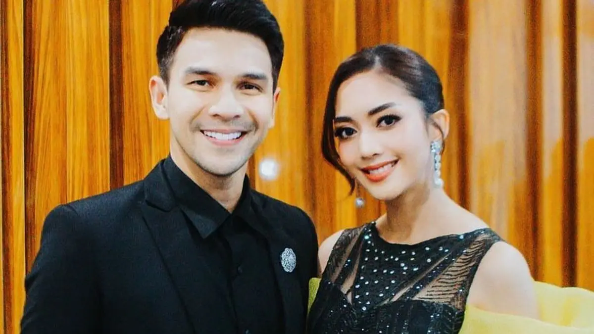 Pasangan selebriti, Jonathan Frizzy dan Ririn Dwi Ariyanti.