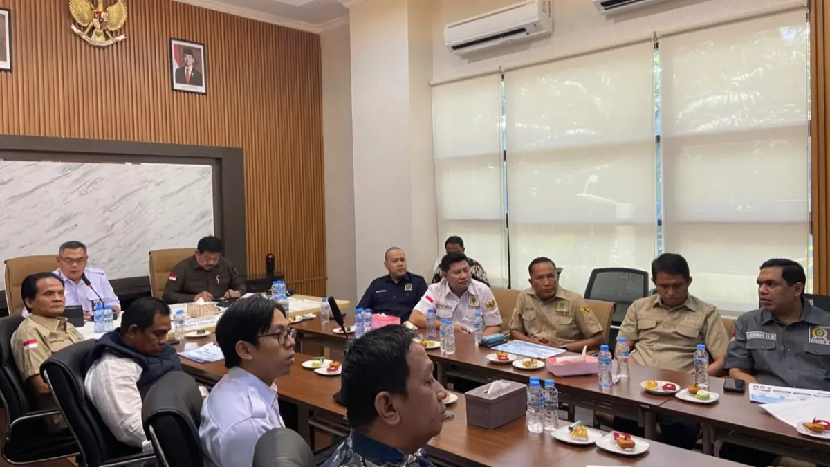 PERTEMUAN: Pertemuan Komisi III DPRD Kaltim bersama Kantor Otoritas Bandar Udara Wilayah VII Balikpapan untuk pembahasan kelanjutan pembangunan Bandara Tanah Grogot di Kabupaten Paser, Kamis (6/8). (AINUR/KP)