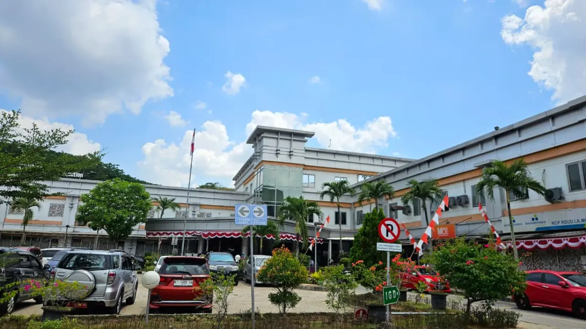 RSUD IA Moeis Samarinda menjadi sorotan setelah komentar salah satu dokternya di media sosial viral. DPRD Samarinda mengingatkan pentingnya etika bermedia sosial dan empati dalam menyikapi keluhan pasien. (HAFIZ/KP)