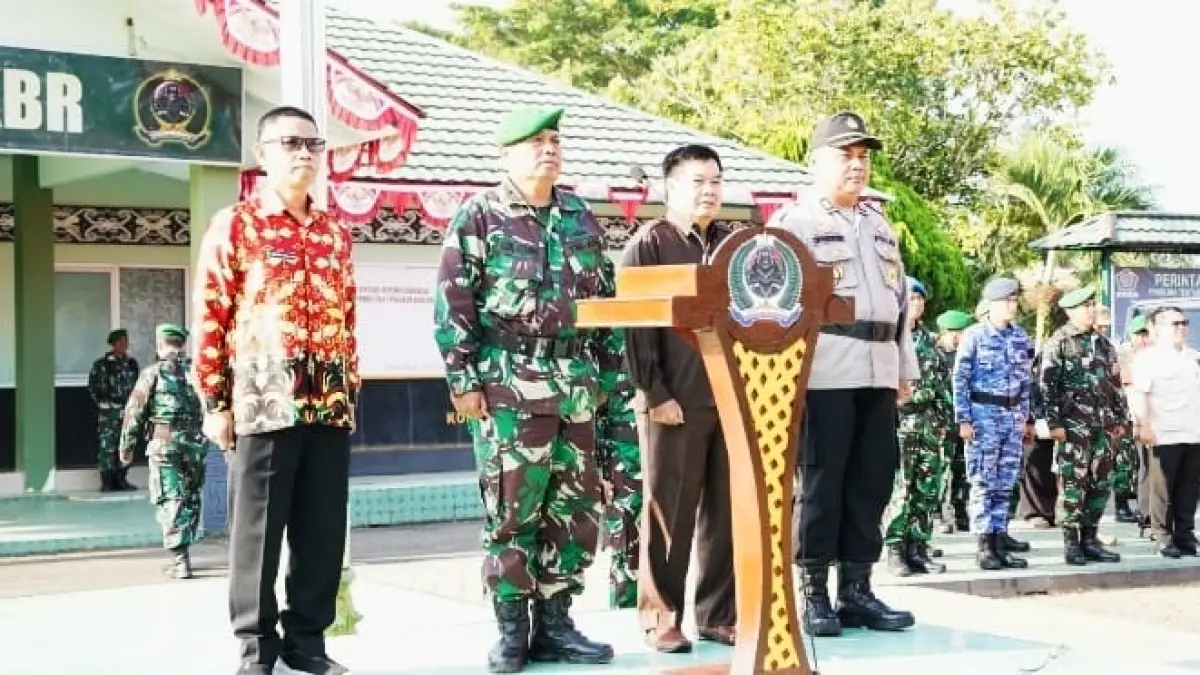 SIAGA: Forkopimda Kutai Barat menggelar apel siaga dalam menghadapi ancaman kebakaran hutan dan lahan, Kamis (6/8).