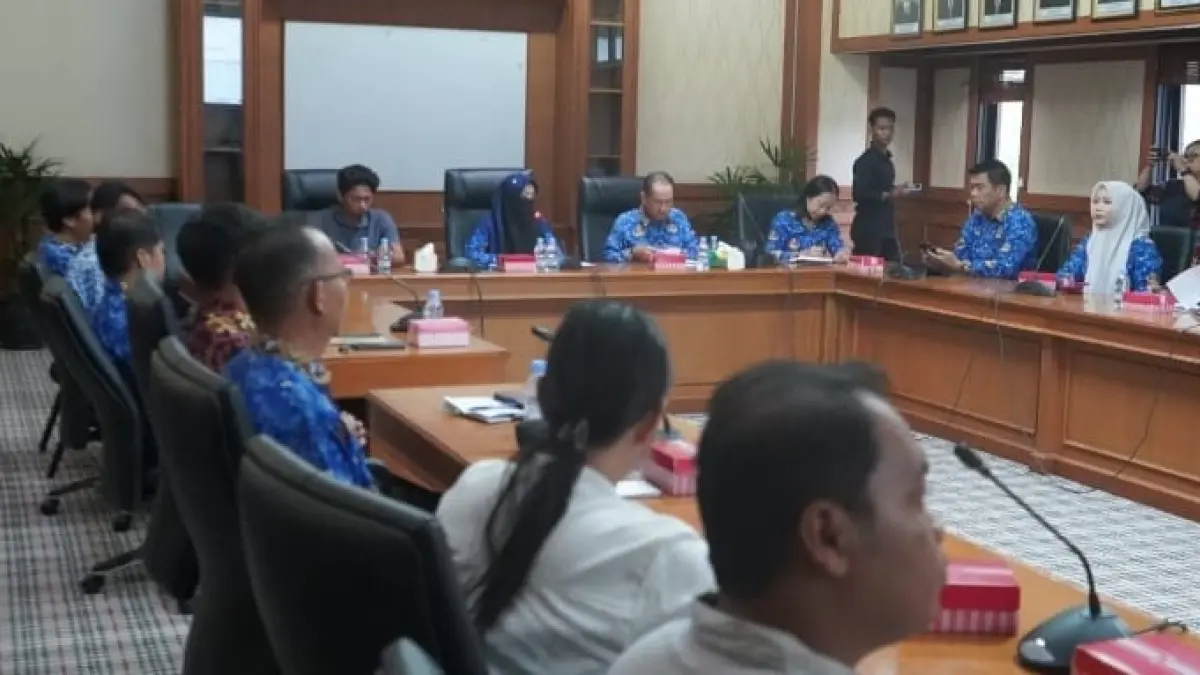 TINDAK LANJUT: Rapat tindak lanjut pemangkasan dan penataan pohon kota serta lampu penerangan jalan umum di Kubar. 