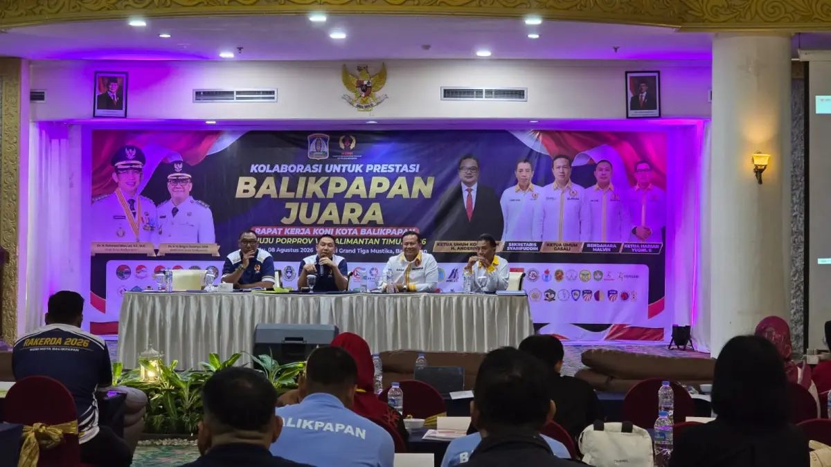 IMBAS: Bendahara Umum KONI Balikpapan Malvin Ardento (dua kiri) putuskan mundur dari jabatannya. IST/KP