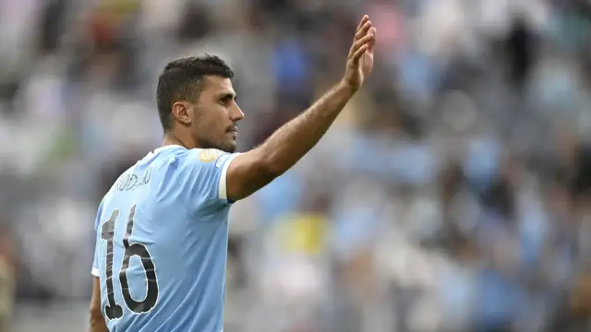 Rodri saat memperkuat Manchester City. Barcelona serius mengejar sang gelandang, tetapi harga yang dipasang City menjadi kendala transfer. (AP Photo/Phelan M. Ebenhack)