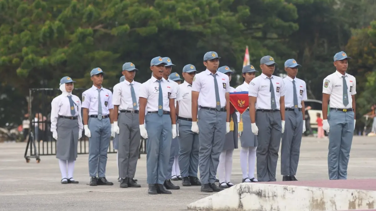 PERFORMA: Para peserta lomba Paskibraka Kutai Barat saling bersaing menunjukkan perfomance terbaik. (SUNARDI/KP)