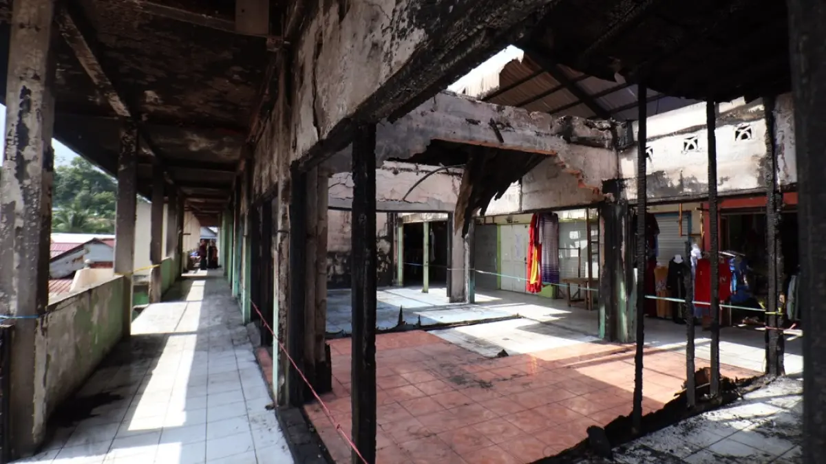 HANGUS: Kondisi area Pasar Sepinggan di Jalan Sepinggan Baru, Balikpapan. Pemkot Balikpapan segera membangun Tempat Penampungan Sementara (TPS) senilai Rp16 juta per unit bagi 119 pedagang aktif pasca-kebakaran menghadapi dampak kebakaran akhir Juli 2026. ANGGI PRADITHA/KP