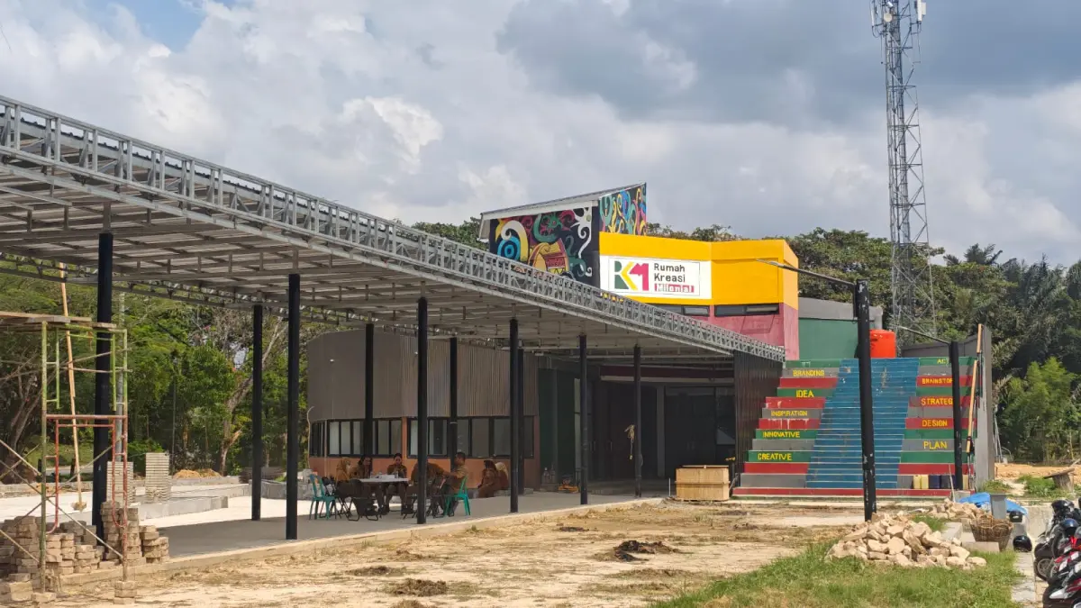 BELUM BEROPERASI:&nbsp;Bangunan RKM di Kota Bontang telah selesai proses pembangunan sejak beberapa tahun lalu namun terdapat kerusakan sarana walau belum digunakan. (FOTO: ADIEL KUNDHARA/KP)