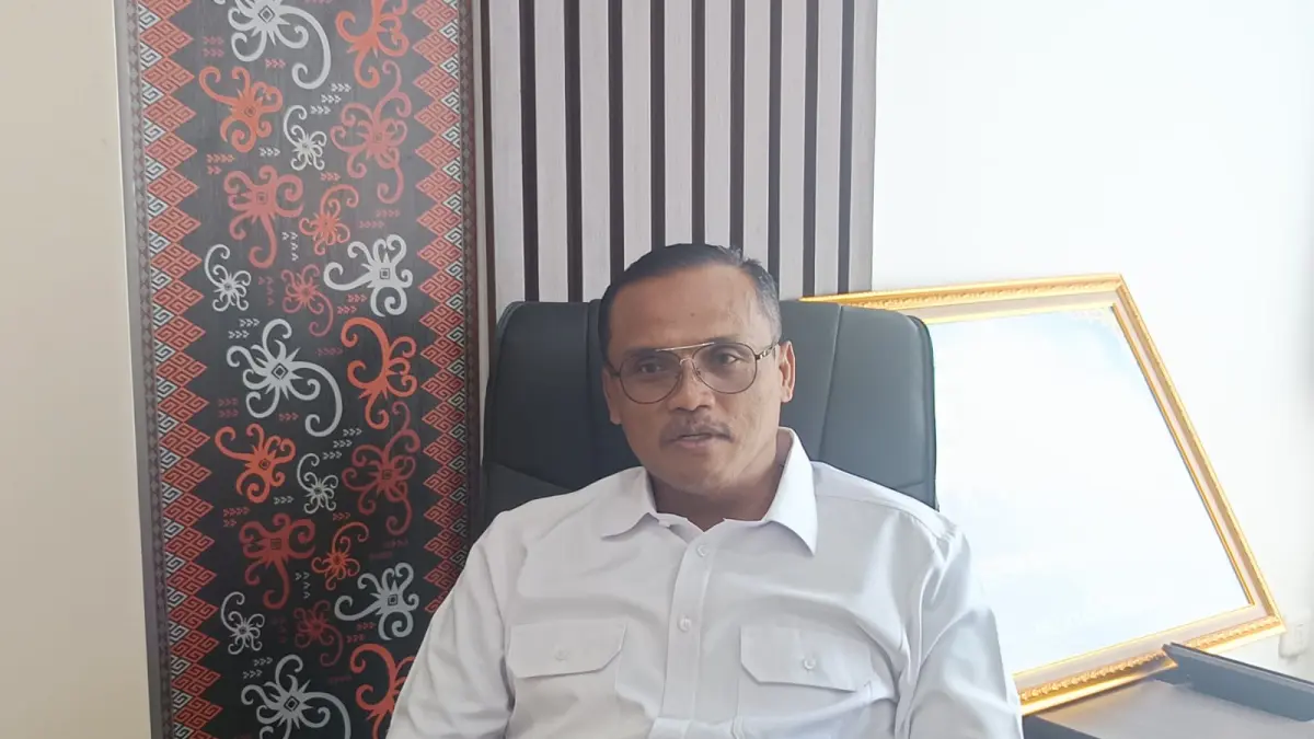 GEDUNG BARU: Anggota DPRD Balikpapan mulai menempati dan membenahi ruang kerja pribadi mereka di lantai 1 gedung baru, Senin (10/8/2026). (DINA ANGELINA/KP)

&nbsp;
