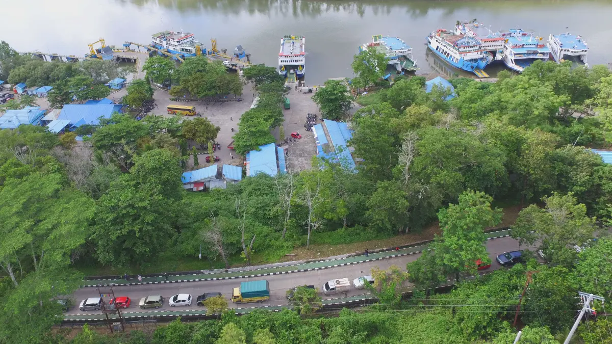 Pelabuhan Feri Kariangau, Balikpapan. (FOTO FUAD MUHAMMAD/KP)