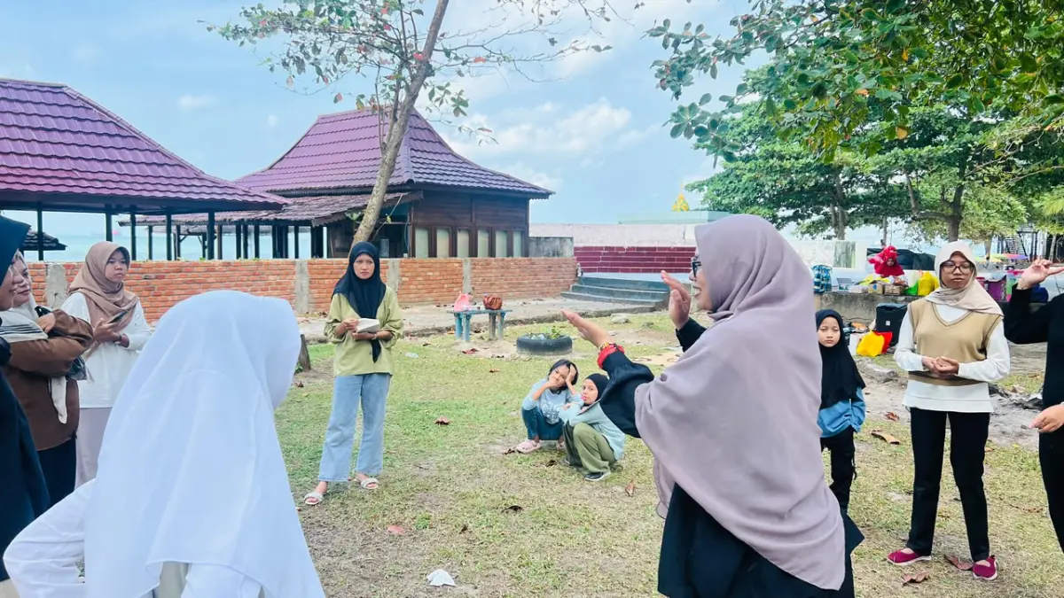 Siswa SMK Kesehatan Airlangga Balikpapan mengikuti kegiatan literasi yang mendorong minat membaca hingga menghasilkan karya tulis. (NURON SETYA WIJAYA/KALTIM POST)