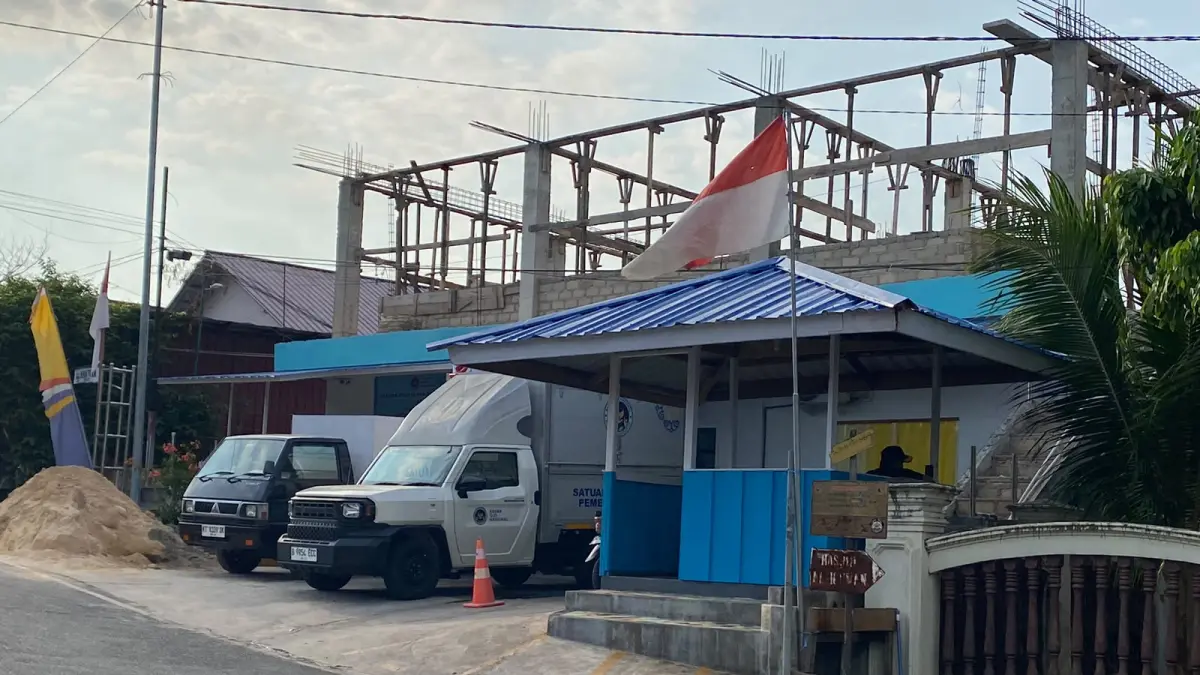 Aktivitas dapur MBG Bontang Selatan 05 terpantau tidak ramai setelah operasional dihentikan sementara akibat dugaan keracunan di YPVDP. (ADIEL KUNDHARA/KALTIM POST)