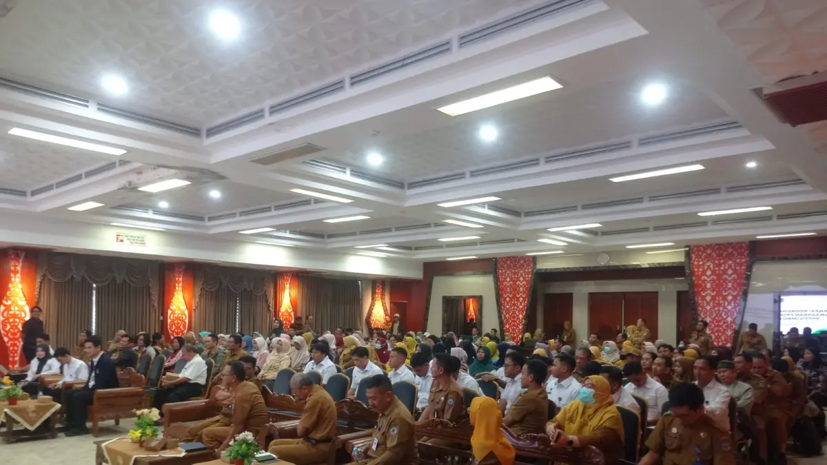 CARI SOLUSI:&nbsp;SPPG, Pemkot Bontang, hingga perwakilan sekolah hadir dalam rapat koordinasi dan evaluasi program MBG di Bontang imbas kejadian keracunan, beberapa hari ini. (ADIEL KUNDHARA/KP)
