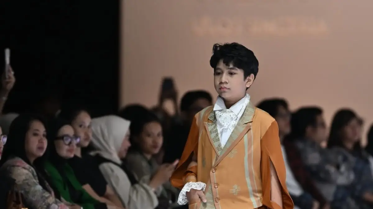 Jonah Avior Nanulaitta, talenta muda asal Balikpapan tampil memukai di kancah dunia mode Tanah Air dalam ajang BTN Indonesia Fashion Week 2026 di Jakarta International Convention Center.

&nbsp;