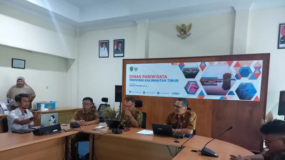 Kepala Dinas Pariwisata Provinsi Kalimantan Timur Muhammad Faisal memberikan keterangan terkait agenda Mahakam Mask Carnival. (EKO/KP)
