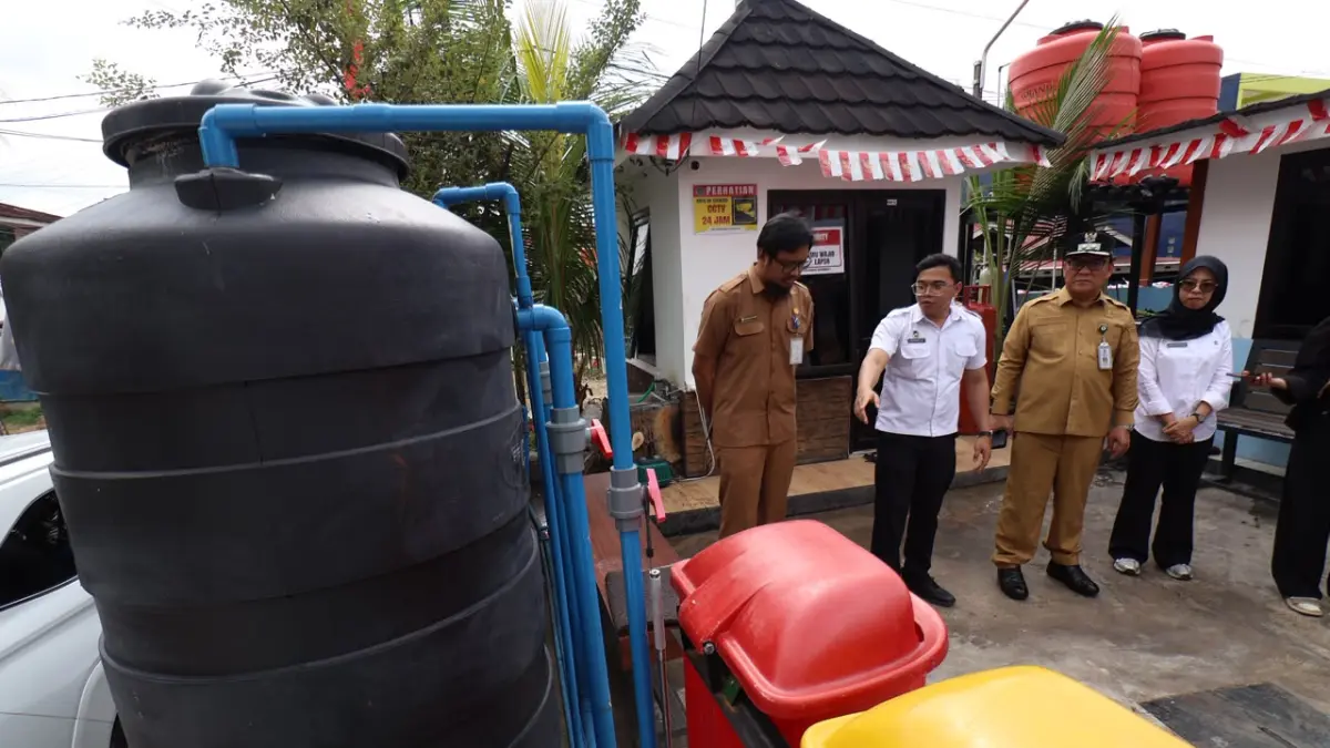 TINJAU DAPUR: Wakil Wali Kota Balikpapan Bagus Susetyo bersama jajaran terkait meninjau area dapur SPPG Sepinggan 7 di Jalan Berlian XII, Balikpapan Selatan, Selasa (11/8/2026). (ANGGI PRADITHA/KP)