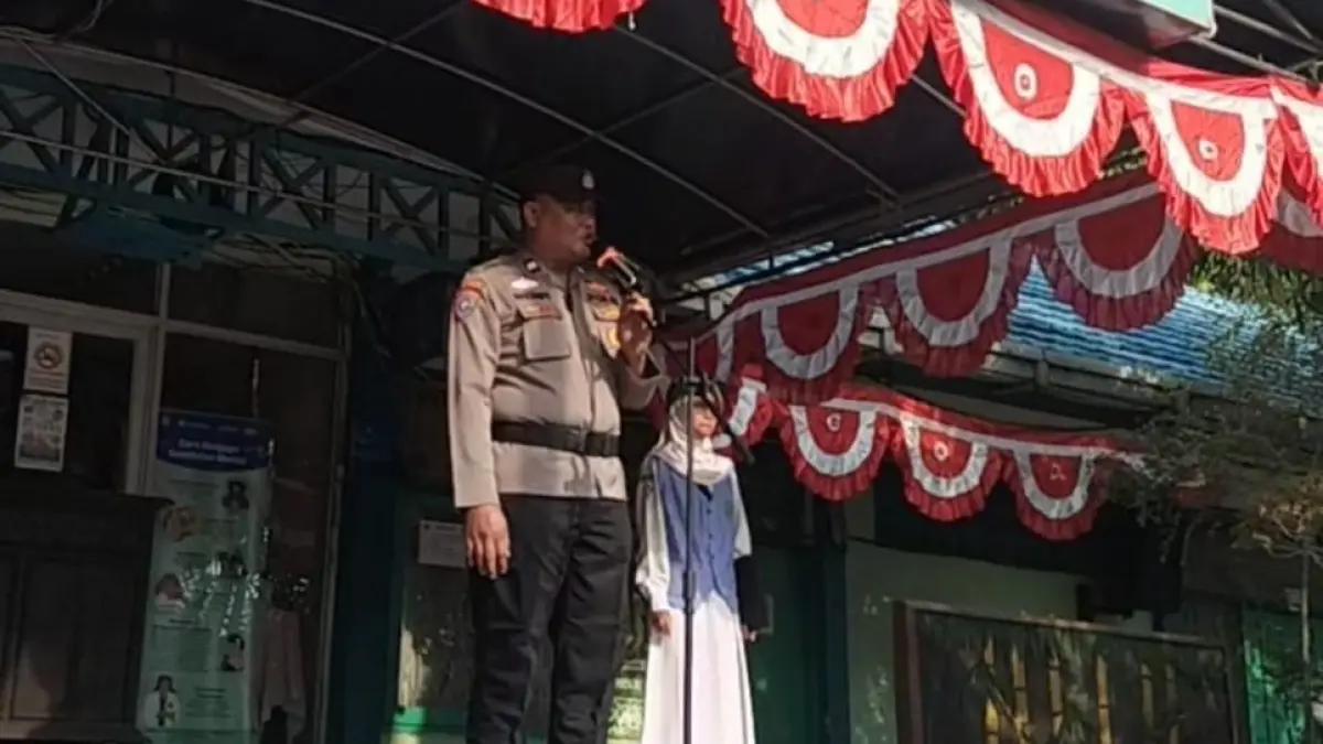 UPACARA: Aiptu Ardian Wempi Antariksa Bhabinkamtibmas Kelurahan Graha Indah.

&nbsp;