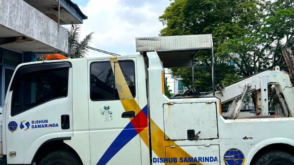 TEGAS: Dishub Samarinda mulai memberlakukan penderekan kendaraan yang melanggar aturan parkir terhitung Selasa (11/8), sesuai Perda Nomor 6 Tahun 2026 tentang Penyelenggaraan Transportasi. (Ist Dishub)