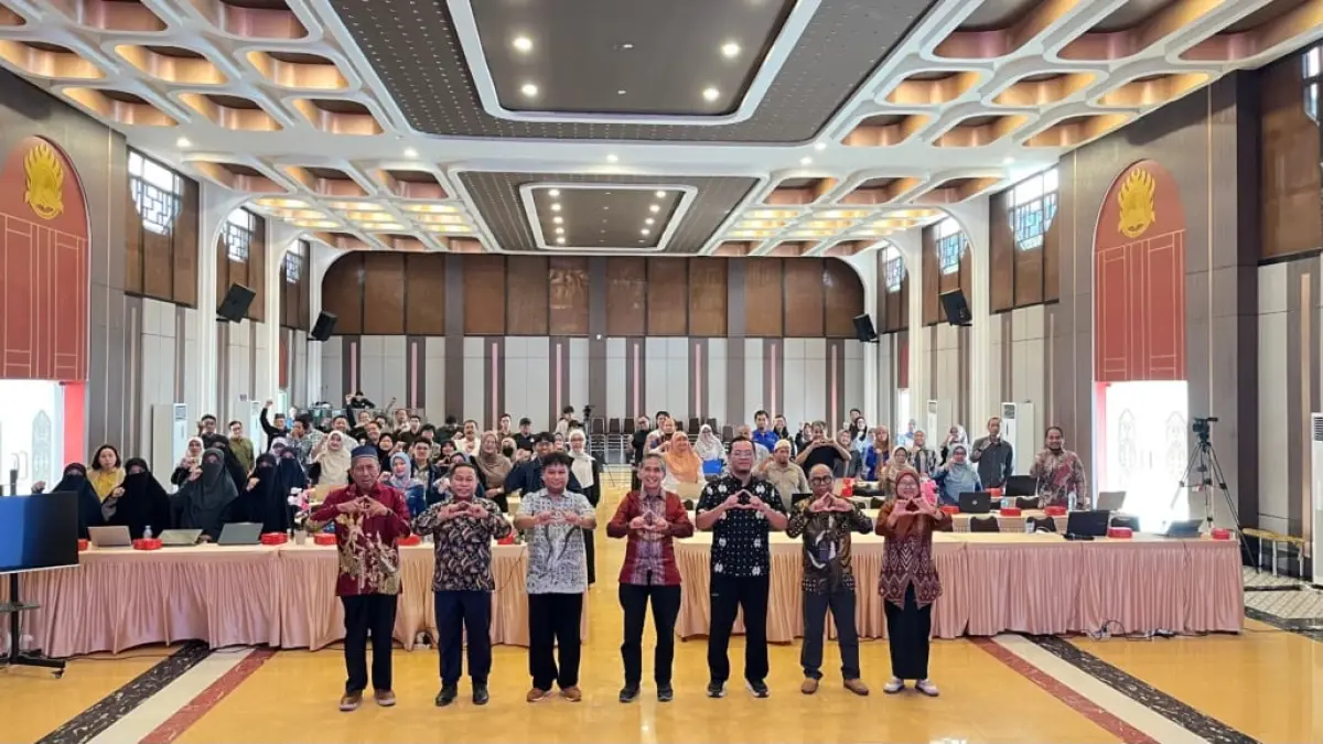 BIMTEK: Agenda Bimbingan Teknis Pemanfaatan AI dibuka langsung oleh Rektor Universitas Mulia Agung Sakti Pribadi menghadirkan Guru Besar Fakultas Matematika dan Ilmu Pengetahuan Alam Universitas Mulawarman. 