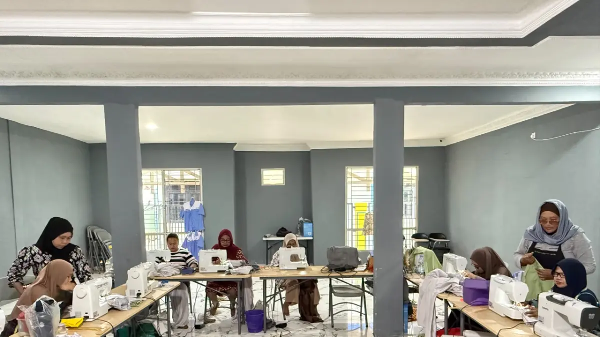 KELAS: Suasana kelas menjahit batch 4 yang diadakan Roda Seni Anthaqa dan BPVP Samarinda.

&nbsp;