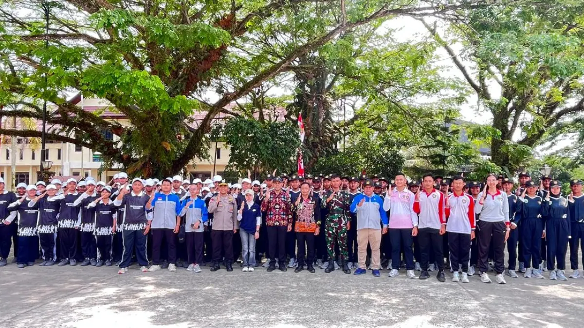 Nanang Adriani meninjau langsung latihan Paskibraka dan marching band di Alun-Alun ITHO, Kamis (13/8).