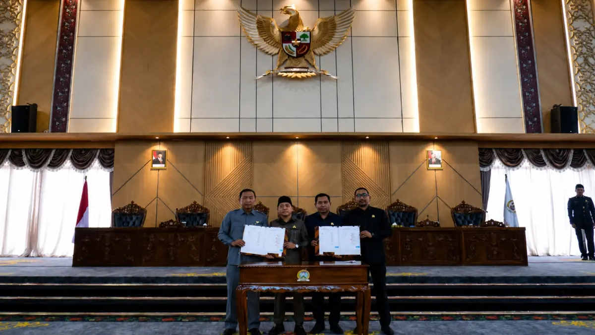 Rapat paripurna perdana DPRD Kota Balikpapan digelar di gedung baru yang mengusung konsep auditorium modern, Rabu (12/8/2026). Gedung tersebut menggantikan kantor lama yang telah berusia lebih dari 40 tahun. (ANGGI PRADITHA/KALTIM POST)