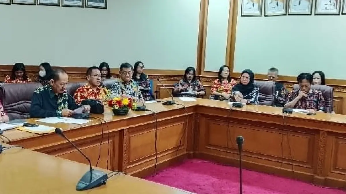 Rapat Pembinaan BUMD dan BLUD Kabupaten Kutai Barat 2026 di Ruang Rapat Kantor Bupati Kubar, Sendawar, Kamis (13/8/2026).