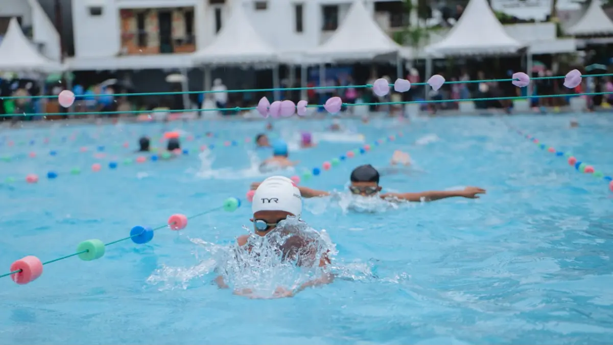 Sebanyak 500 atlet dari tujuh daerah mengikuti Kebundesa Open Fun Swimming dan Kejuaraan Renang Antar Pelajar 2026 di Samarinda, 15–16 Agustus.