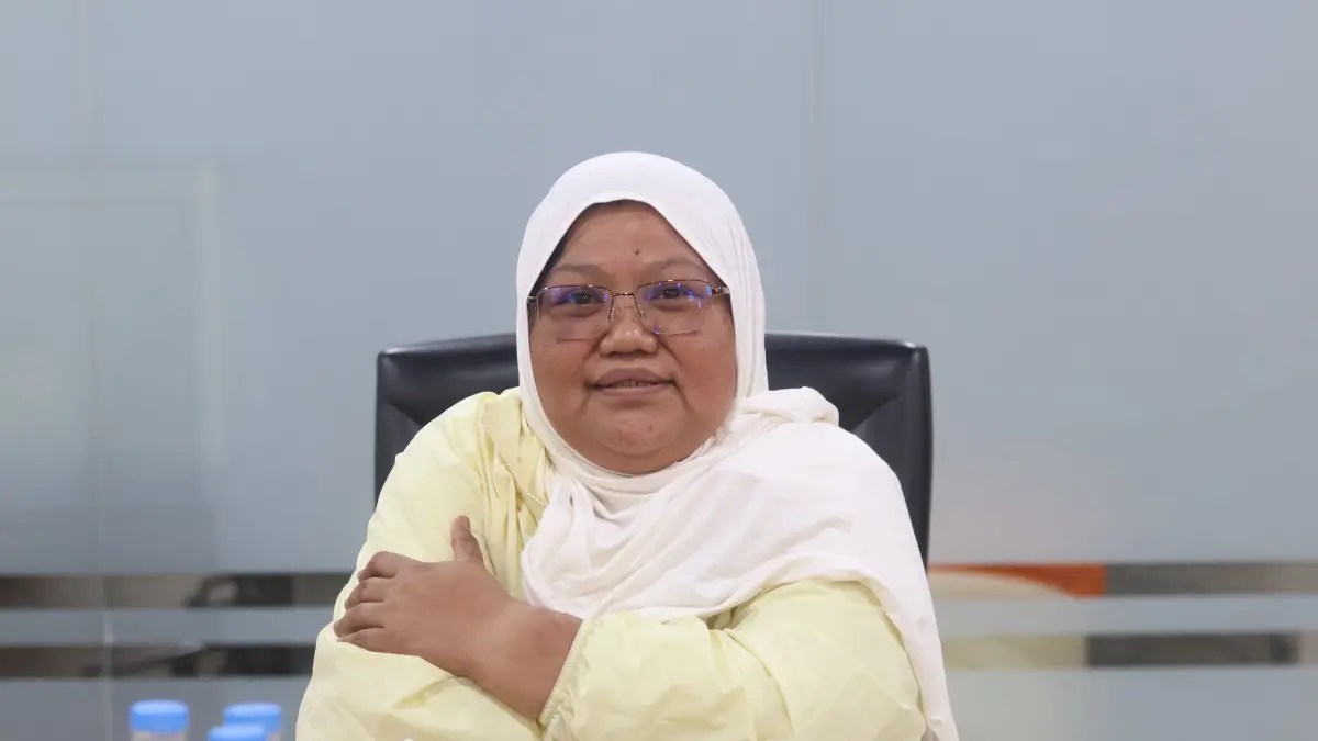 EVALUASI GEDUNG: Kepala Dinas PU Balikpapan Rita memberikan keterangan terkait evaluasi kondisi gedung baru DPRD Balikpapan pasca-insiden pencurian kabel fasilitas. Pihaknya berencana melakukan proses serah terima bangunan secara parsial sekaligus meminta pengawasan keamanan ditingkatkan. ANGGI PRADITHA/KP