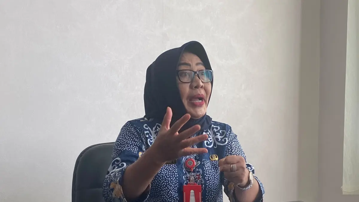 KONFERENSI PERS: Kepala Diskes Bontang memberikan keterangan terkait anak usia 6 tahun di Tanjung Laut yang meninggal beberapa hari lalu. (ADIEL KUNDHARA/KP)