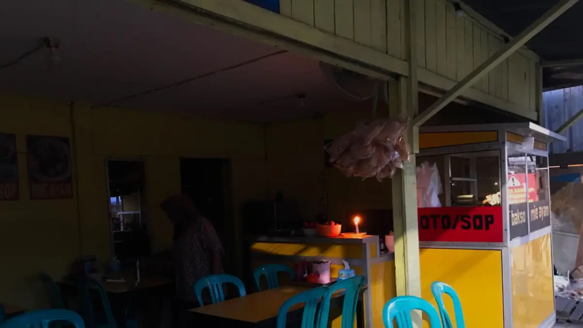 Pasokan listrik di sejumlah daerah Kaltim terganggu tanpa kejelasan penyebab. PLN memastikan proses pemulihan tengah berjalan, sembari meminta masyarakat menunggu hingga kondisi kembali normal.