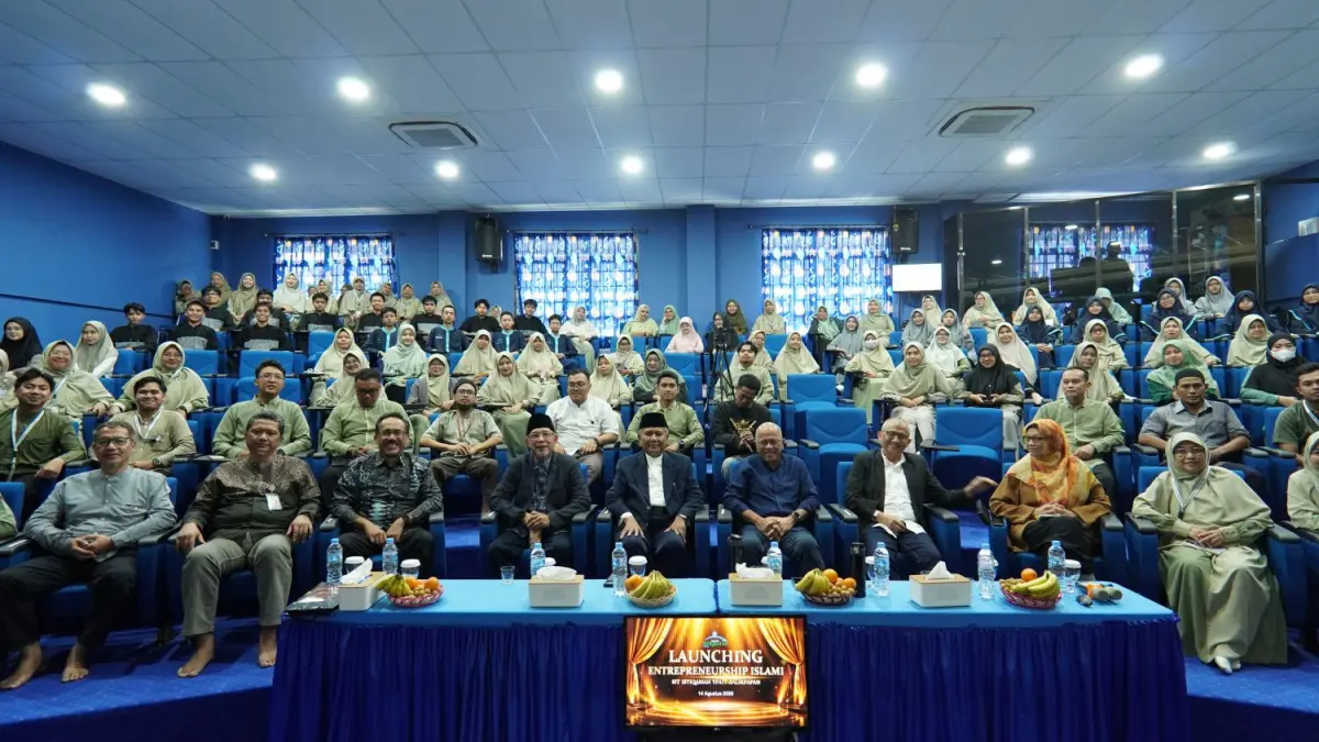 TALK SHOW: Hilmi Panigoro nyalakan api entrepreneur di SIT Istiqamah YPAIT Balikpapan. (IST)