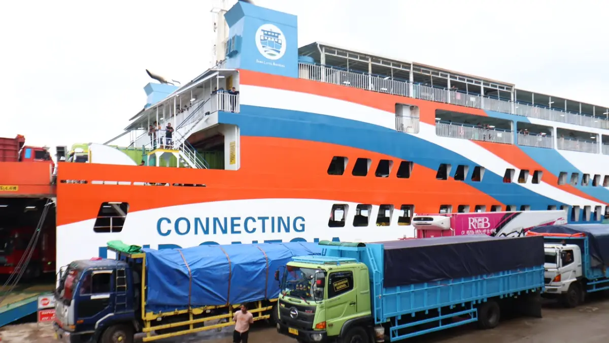 VOLUME: Secara volume, angkutan bafang melalui jalur laut menurun 7,03 persen pada Juni dibanding bulan sebelumnya. (ANGGI/KP)