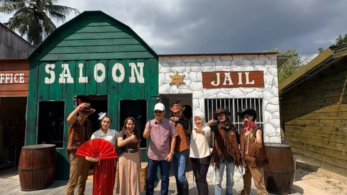 ATRAKSI: Perdana digelar saat libur sekolah, antusiasme pengunjung ternyata masih tinggi. Kondisi ini membuat Rumah Ulin Arya kembali menghadirkan The Cowboy Stuntshow pada momen kemerdekaan 15-17 Agustus.