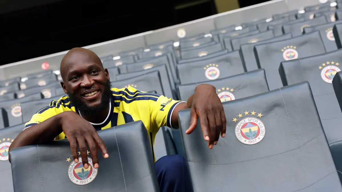 Romelu Lukaku resmi bergabung dengan Fenerbahce setelah meninggalkan Napoli. (X/FENERBAHCE SK)