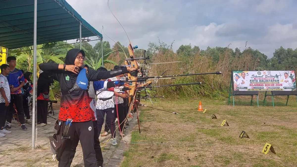 SELEKSI: Puluhan atlet panahan ikut seleksi kota menuju Kejurnas Senior 2026 di DKI Jakarta. (OKTAVIA MEGARIA/KP)