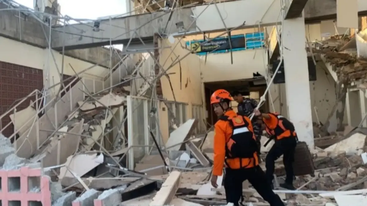 BPBD, BNPB hingga TNI terus membantu proses evakuasi korban setelah gempa kuat mengguncang wilayah Nusa Tenggara Timur. Hingga Minggu (16/8/2026), korban meninggal dunia dilaporkan mencapai 51 orang. (Dok. Istimewa)