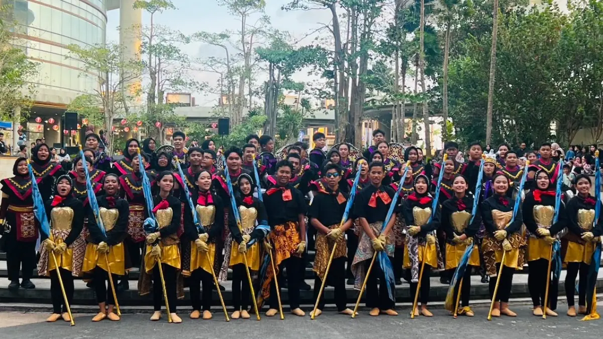 Nusantara Marching Show di Plaza Balikpapan. (FOTO NURON/KP)