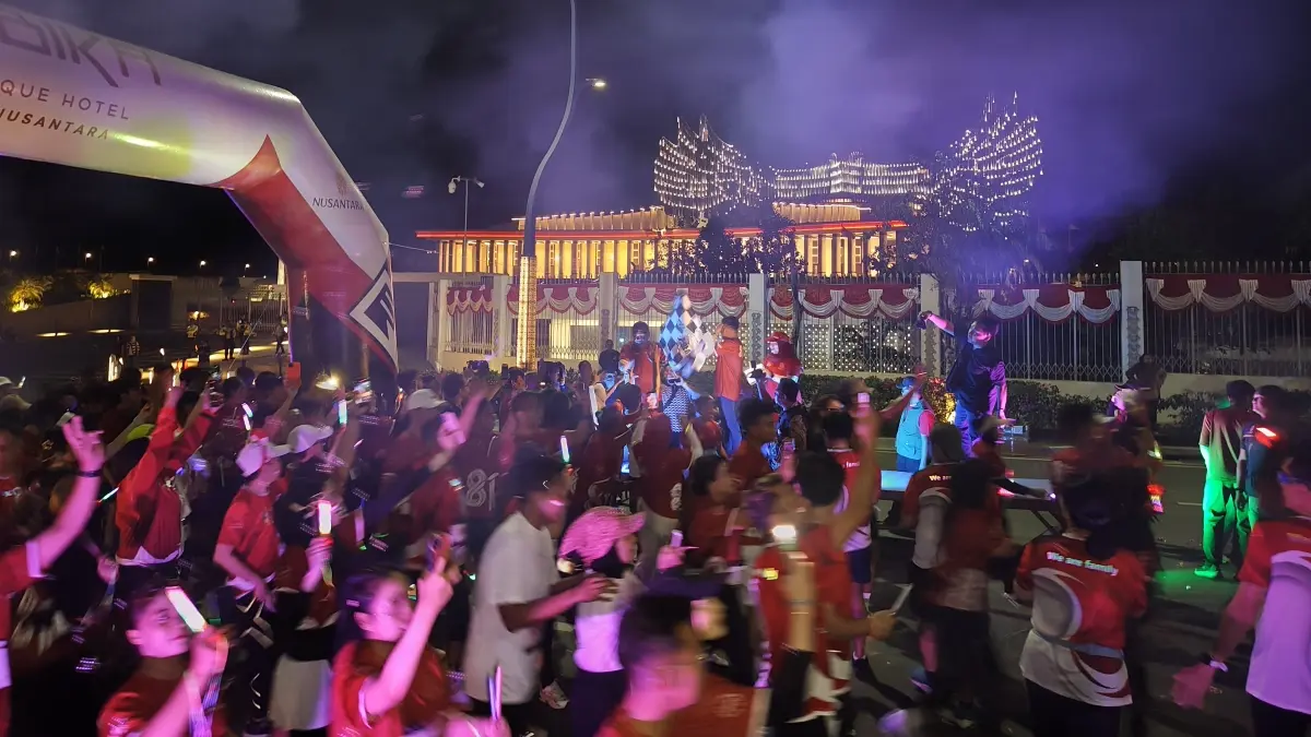 SEMARAK: Sebanyak 3.000 peserta dari berbagai daerah memadati area depan Istana Negara untuk mengikuti ajang lari malam bertajuk Merdeka Night Run 2026.