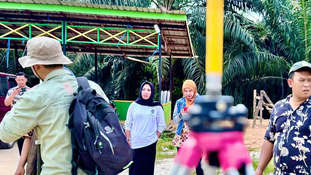 UKUR TANAH WAKAF: Kementerian Agama PPU bersama BPN PPU tampak melakukan pengukuran tanah wakaf di Sepaku.(IST)