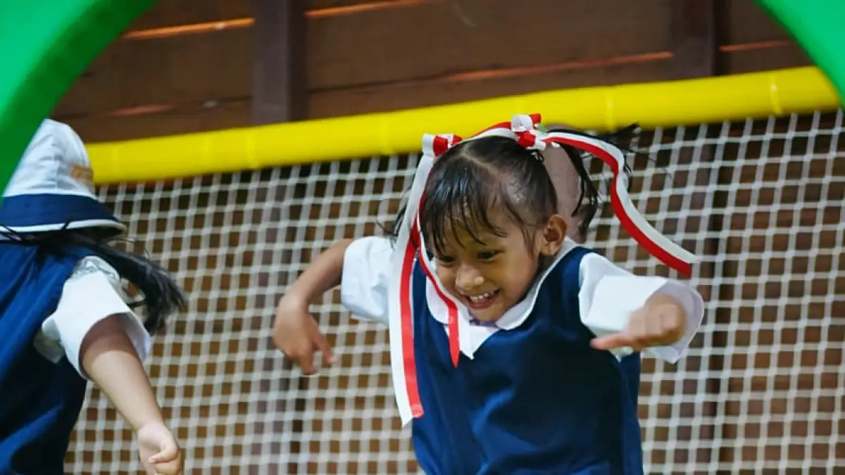 Fasilitas perosotan, trampolin hingga mandi bola jadi daya tarik playground pertama di Mahulu ini. (JODY KRISTIANTO/KP)