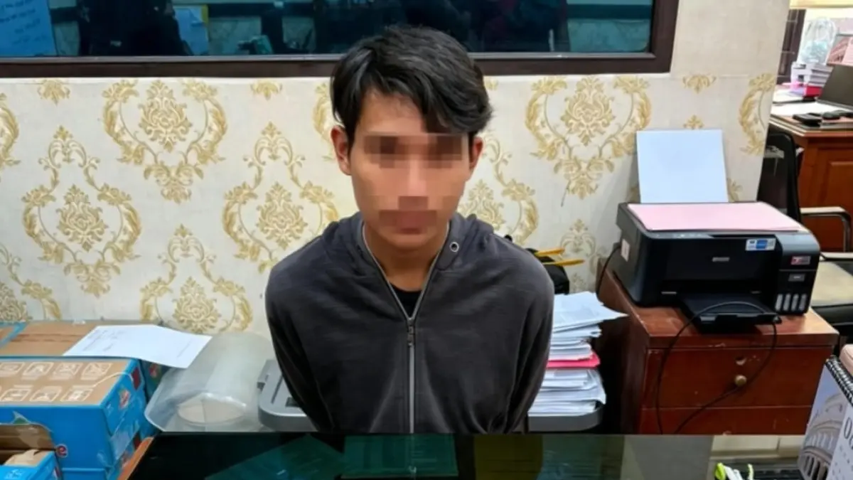 GANJA: Tersangka dan barang bukti ganja diamankan di markas Polda Kaltim.