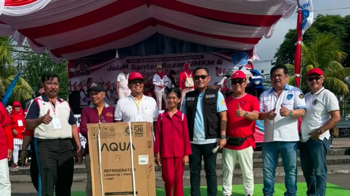 Jalan Sehat Ikapakarti Balikpapan yang dihadiri Seno Aji, Bagus Susetyo, dan Abdulloh. (FOTO NURON/KP)