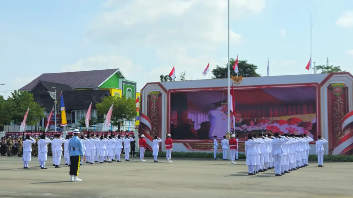 Upacara Detik-Detik Proklamasi dalam rangka HUT ke-81 Kemerdekaan RI di Halaman Parkir GOR Segiri Samarinda, Senin (17/8). (HAFIZ/KP)