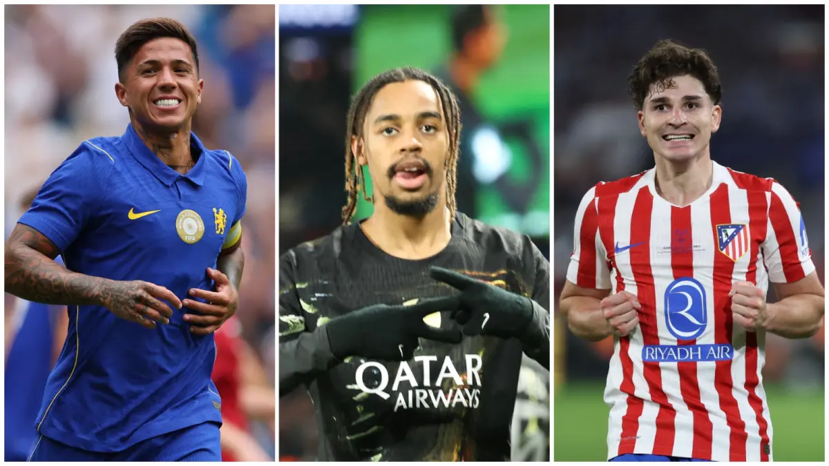 Dari kiri, Enzo Fernandez, Bradley Barcola, dan Julian Alvarez, bisa berpindah klub di bursa transfer musim panas ini. (AFP)