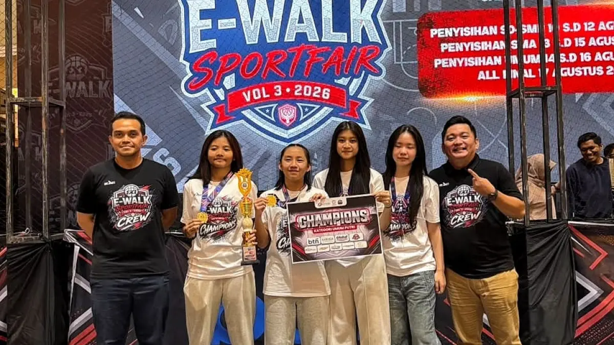 KAMPIUN: Bluefin kategori umum putri meraih gelar juara E-Walk 3x3 Championship garapan Perbasi Balikpapan. 