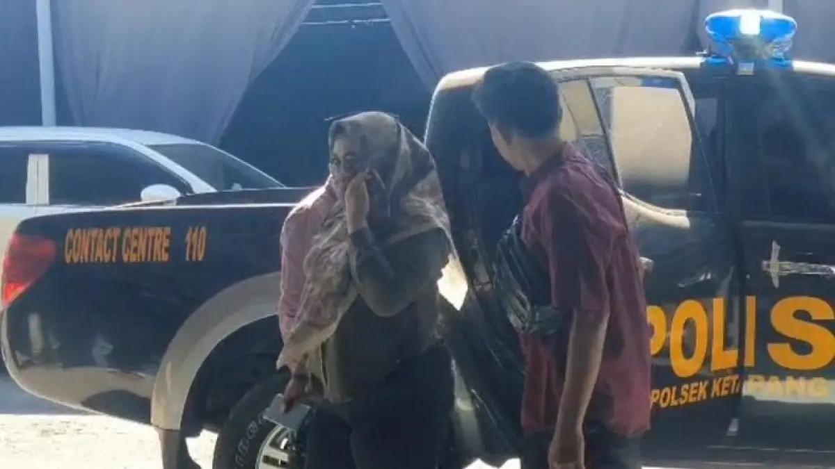 DILUMURI CABAI: MR (27), perempuan di Sampang yang menjadi korban pengeroyokan dan pelumuran bubuk cabai oleh sekumpulan emak-emak usai dituduh sebagai perebut suami orang.(dtc)