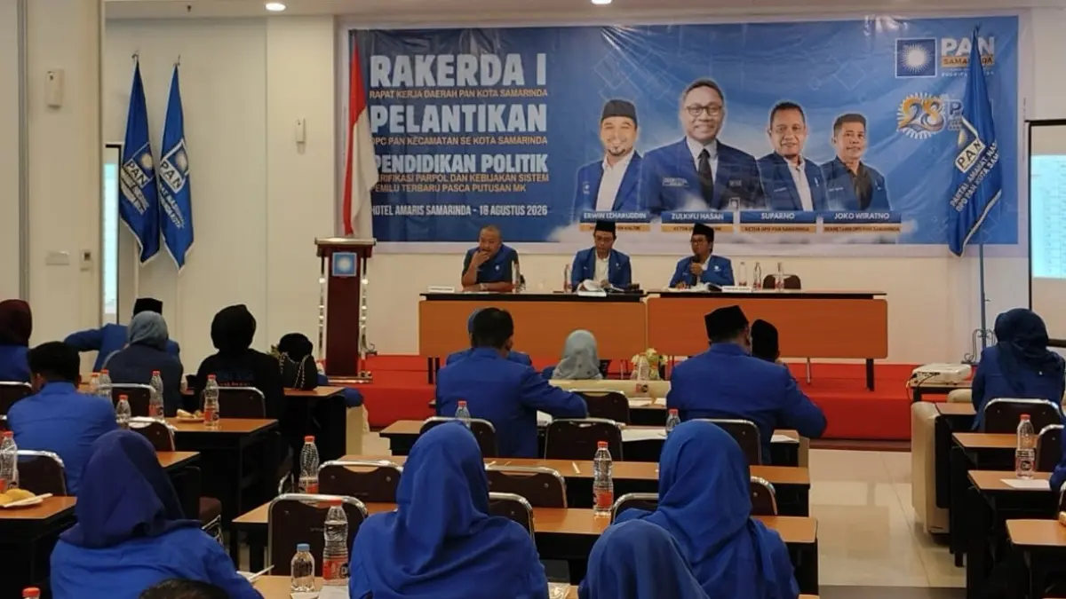 Jajaran pengurus DPD dan DPC Partai Amanat Nasional (PAN) Kota Samarinda saat menghadiri agenda Pelantikan Pengurus Cabang dan Rapat Kerja Daerah (Rakerda) di Amaris Hotel Samarinda, Selasa (18/8/2026).