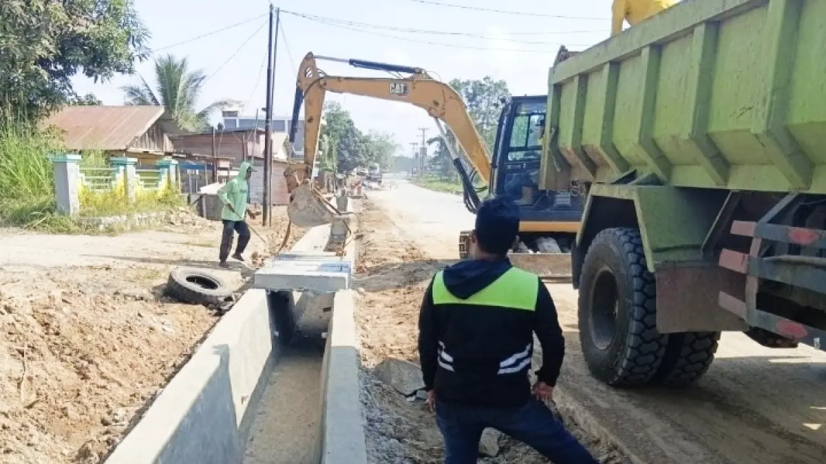 JALAN: Pekerjaan preservasi Sp Belusuh-Mentiwan sudah sesuai rencana kerja. 