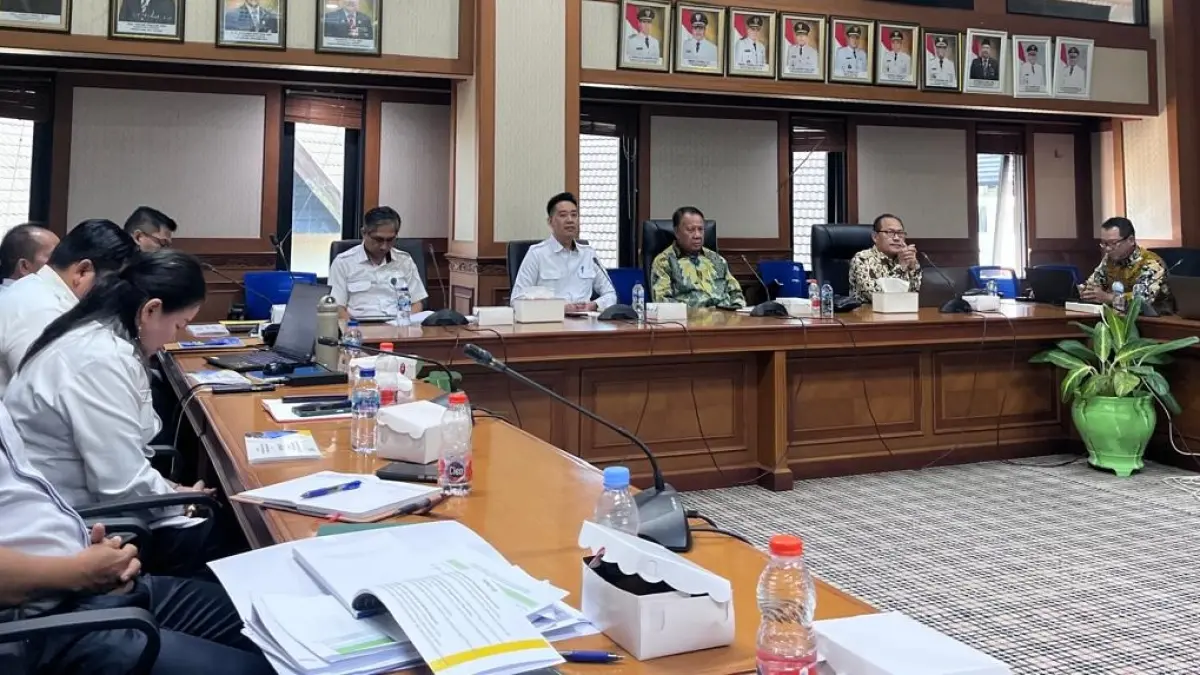 KONFLIK INDUSTRIAL: Pemaparan laporan akhir kajian Ketenagakerjaan Bappeda Litbang Kubar bersama Universitas Merdeka Malang. (SUNARDI/KP)