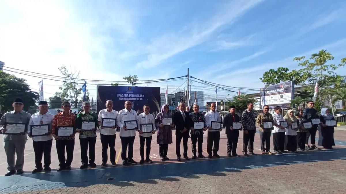 Para penerima penghargaan dari Kemenkum Kaltim usai upacara peringatan Hari Pengayoman Ke-81, Rabu (19/8/2026). (IST)