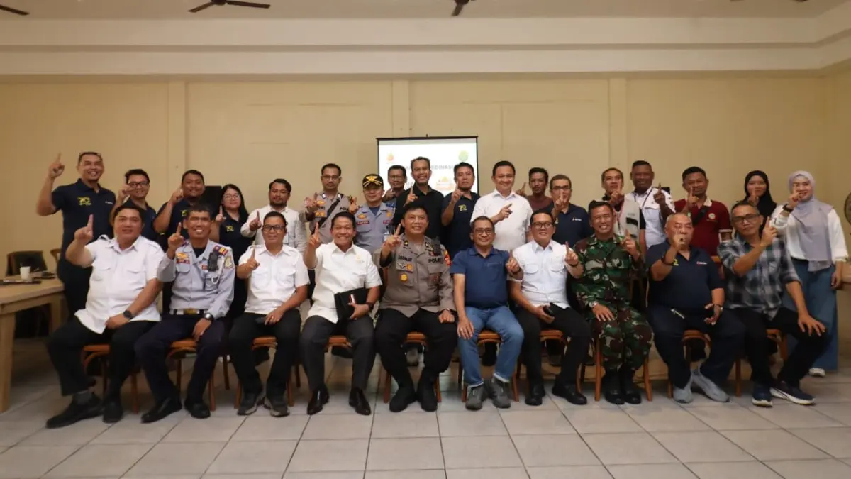 PERSIAPAN : Tim panitia Bayan Open menggelar rapat koordinasi persiapan di Kampoeng Pasir Balikpapan, Rabu (19/8). (ANGGI PRADITHA/KP)
